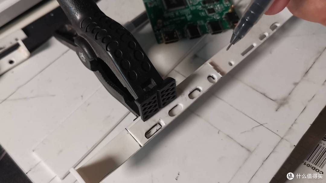 从iPad拆屏到环氧树脂浇壳:我的便携屏手工DIY全记录