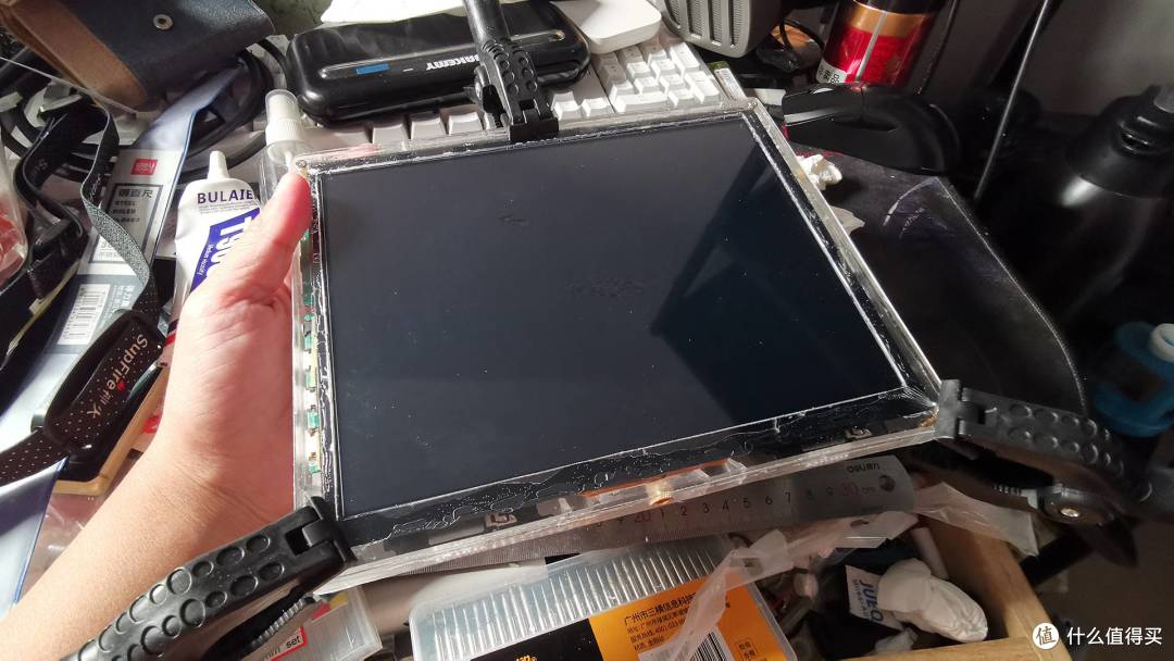 从iPad拆屏到环氧树脂浇壳:我的便携屏手工DIY全记录