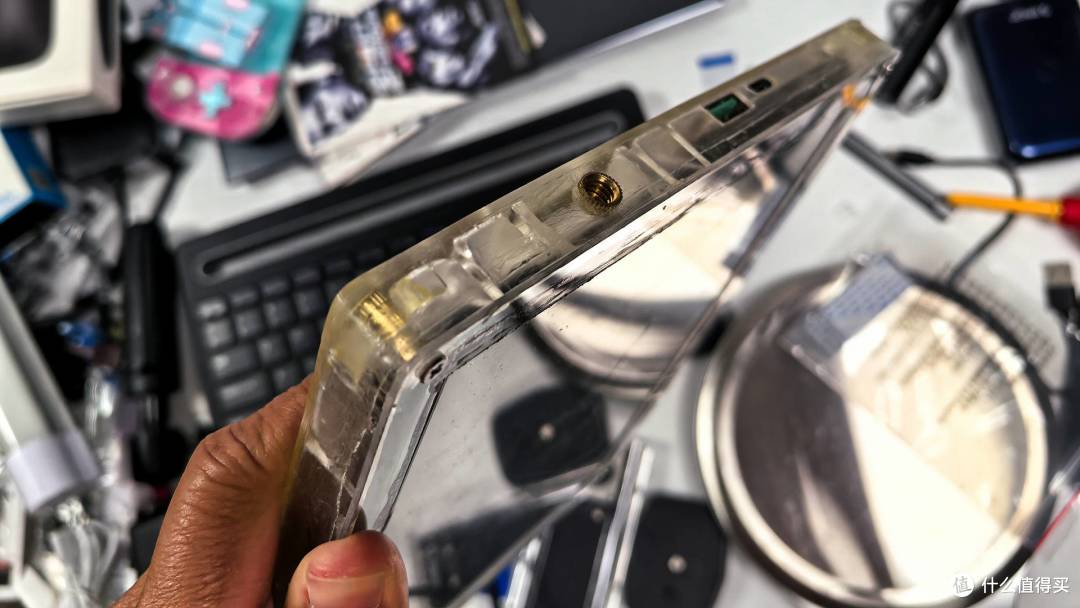 从iPad拆屏到环氧树脂浇壳:我的便携屏手工DIY全记录