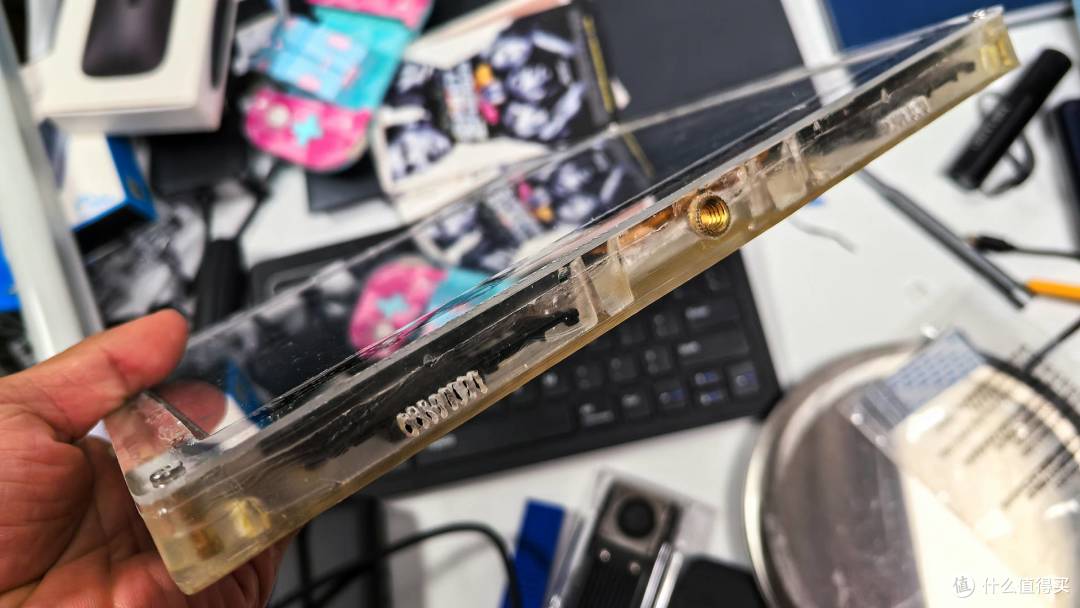 从iPad拆屏到环氧树脂浇壳:我的便携屏手工DIY全记录