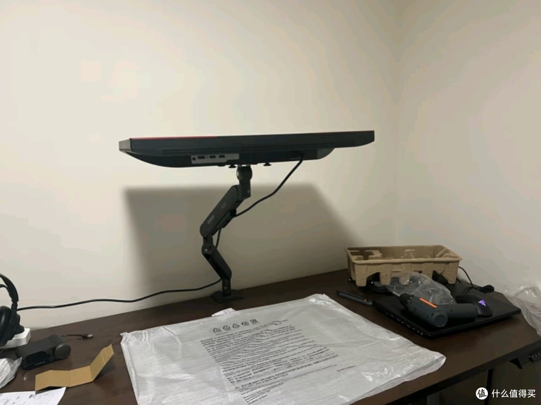 AOC AM402(银翼灰)显示器支架臂:重塑高效桌面新体验