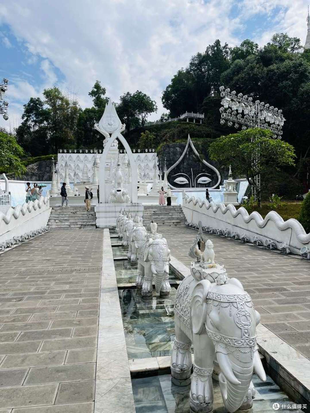芒市游记，芒市都有啥好玩好吃的？