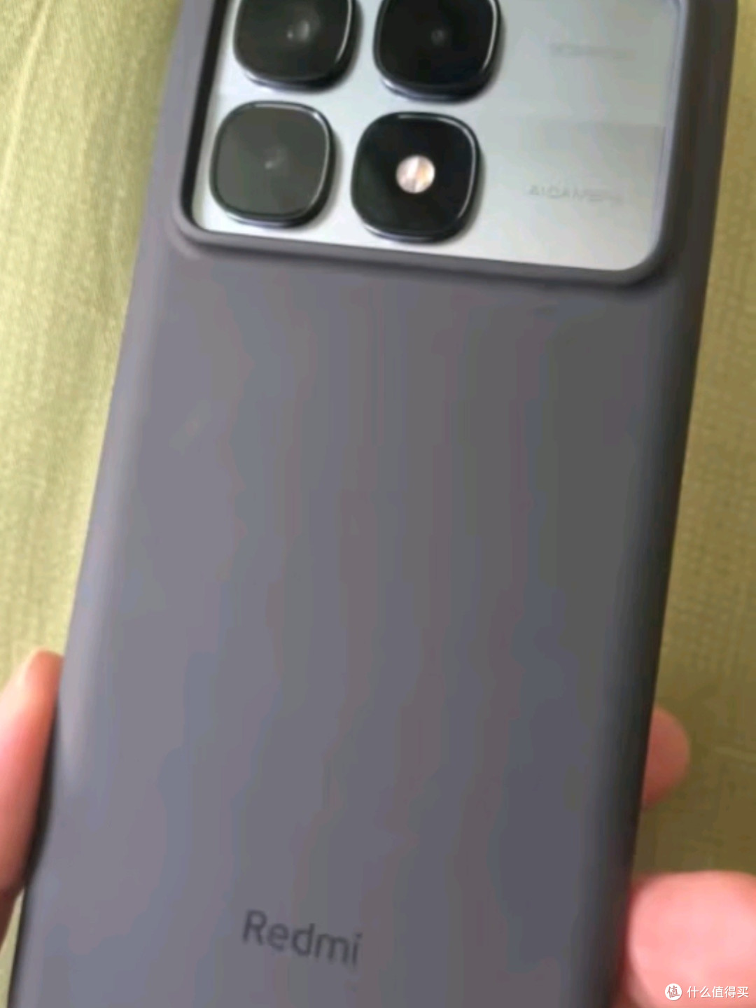 Redmi K70至尊版晴雪白:2000元档「性能灭霸」的降维打击