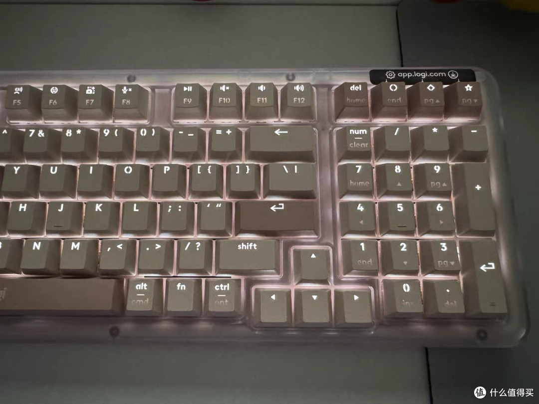 粉红少女心爆棚!罗技琥珀K98S机械键盘:静音办公+游戏全能选手
