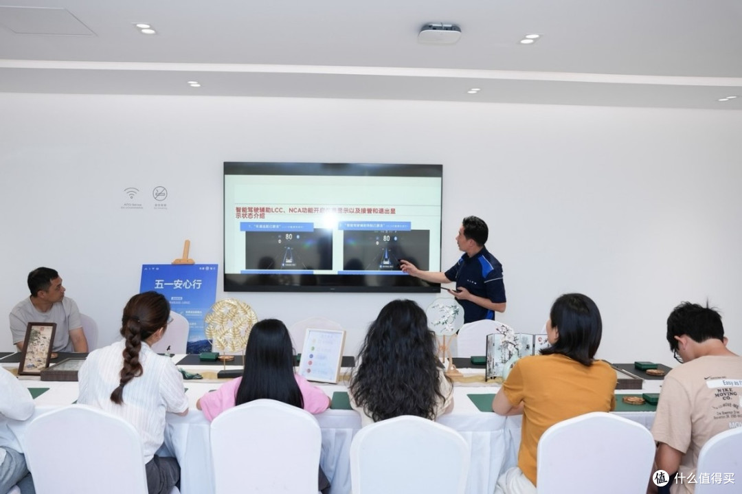 这个五一假期,为什么车主们说鸿蒙智行“最懂用户心”?