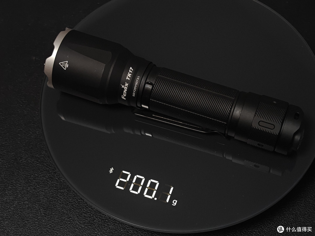 灵动双尾按， 一键爆闪一键极亮！Fenix TK17战术手电体验
