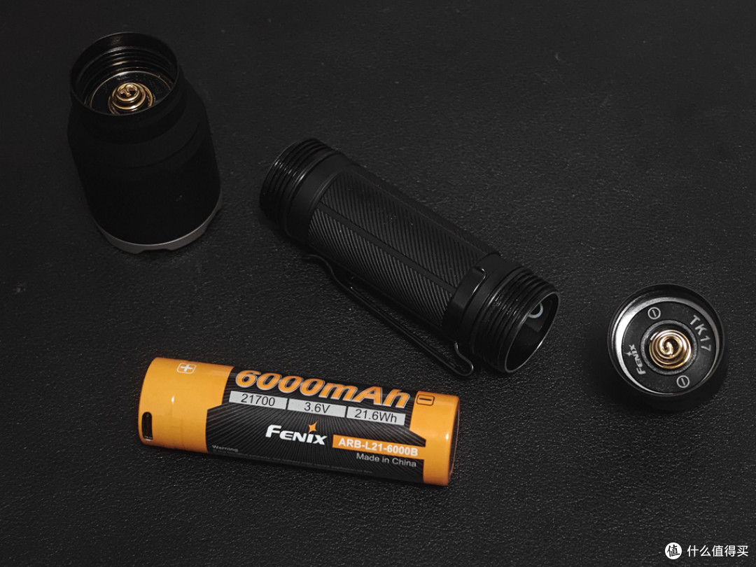灵动双尾按， 一键爆闪一键极亮！Fenix TK17战术手电体验