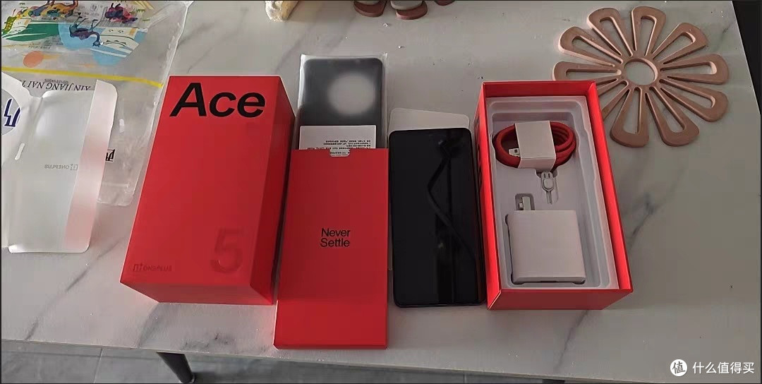一加 Ace 5 Pro:手机界的“超级英雄”,拯救你的游戏世界!