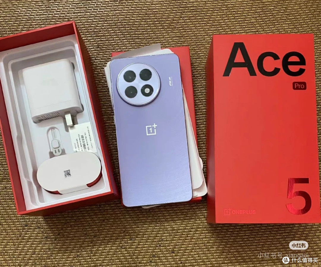 一加 Ace 5 Pro:手机界的“超级英雄”,拯救你的游戏世界!