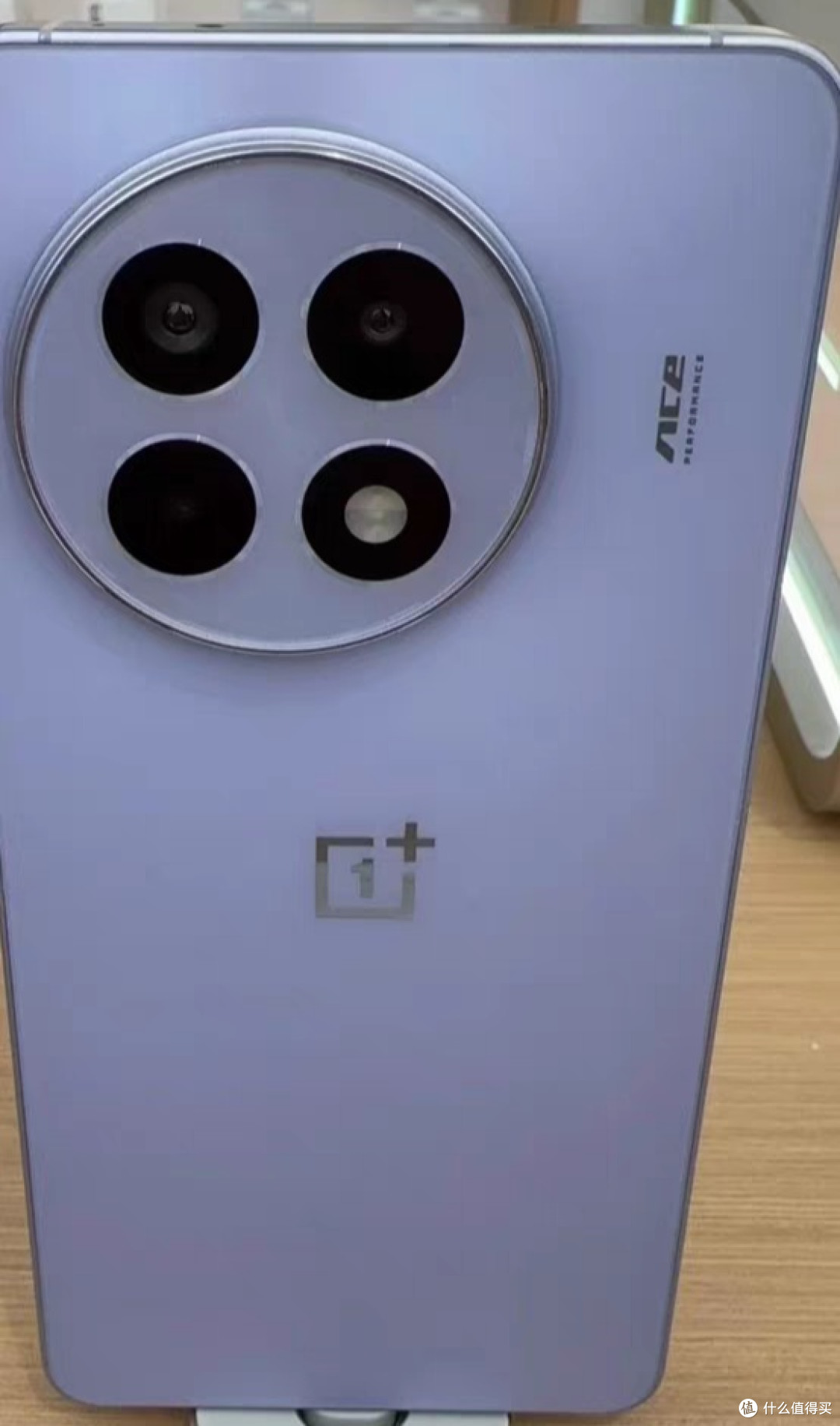 一加 Ace 5 Pro:手机界的“超级英雄”,拯救你的游戏世界!