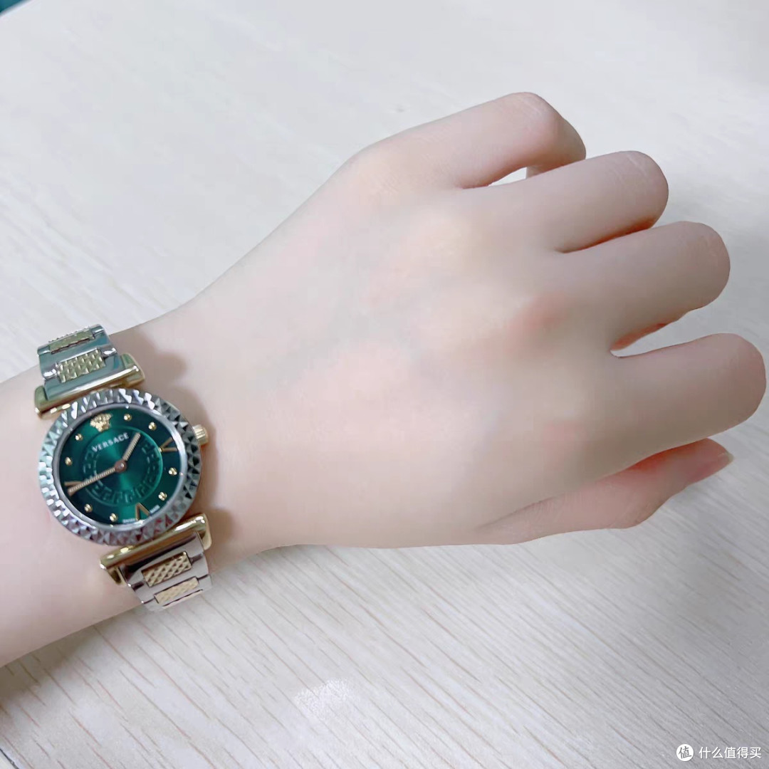 范思哲石英女表:暗黑巴洛克的奢权圣物