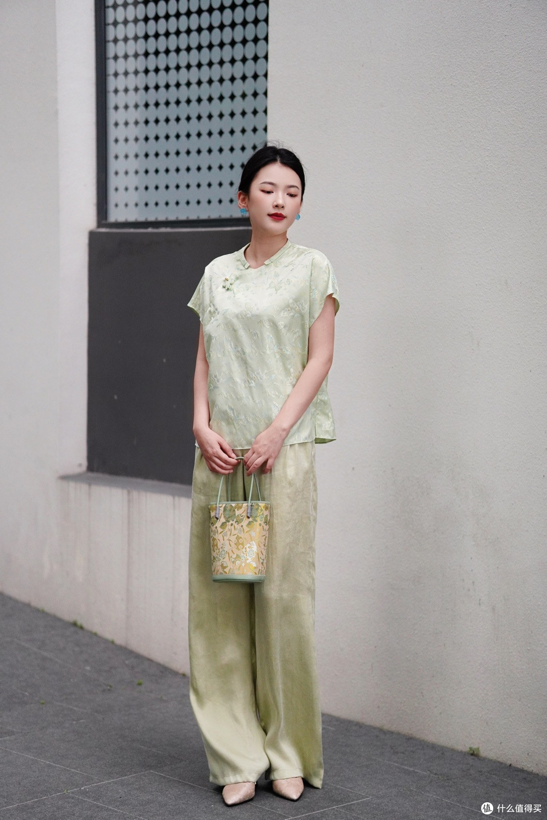 会呼吸的夏天:七悦佰如懿锦绣新中式的真丝物语