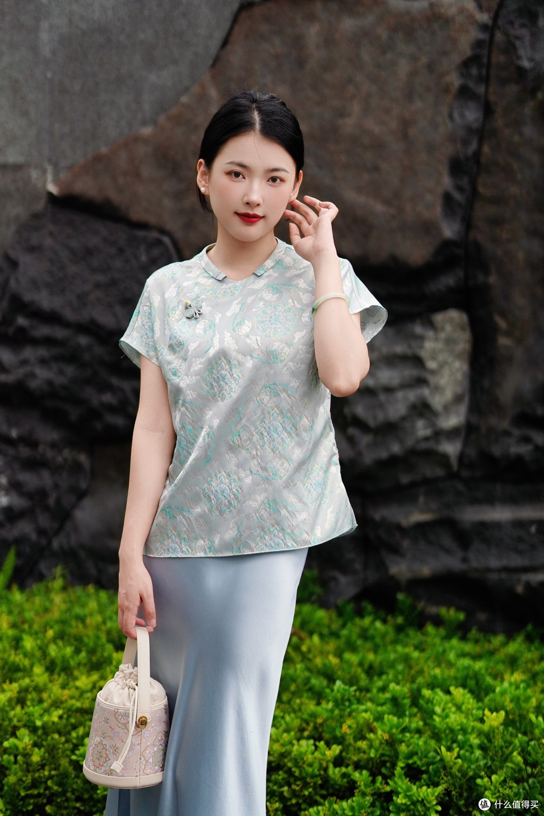 会呼吸的夏天:七悦佰如懿锦绣新中式的真丝物语