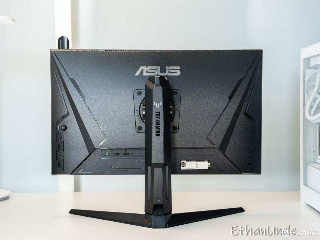 电竞小金刚再进化!210Hz+0.3ms双重加持的全新华硕27Max显示器