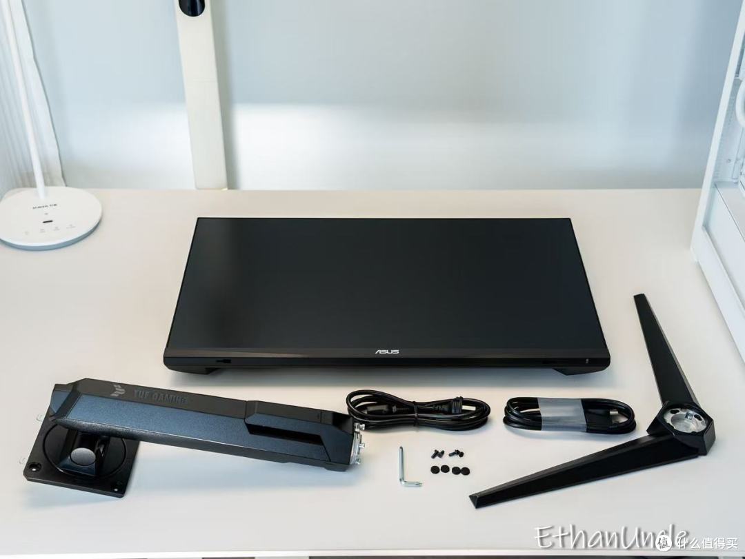 电竞小金刚再进化!210Hz+0.3ms双重加持的全新华硕27Max显示器