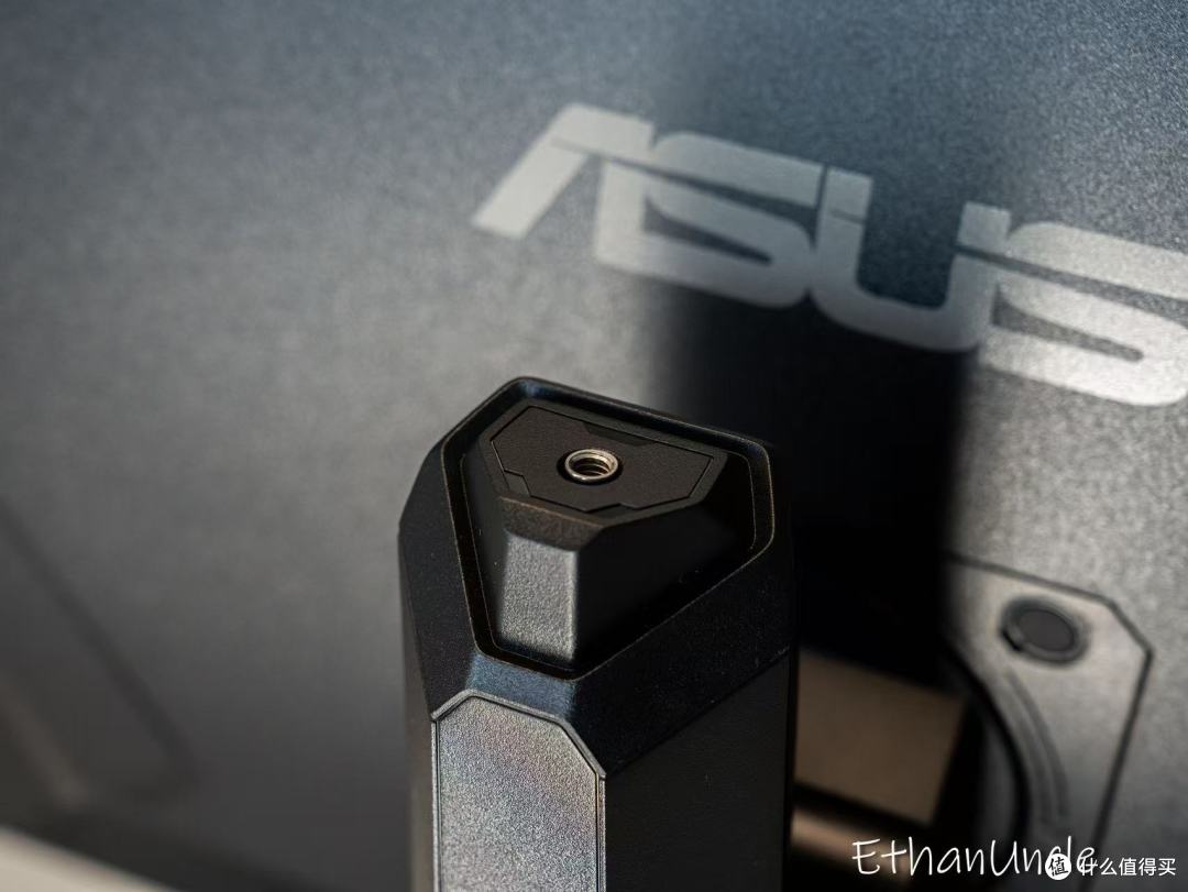 电竞小金刚再进化!210Hz+0.3ms双重加持的全新华硕27Max显示器