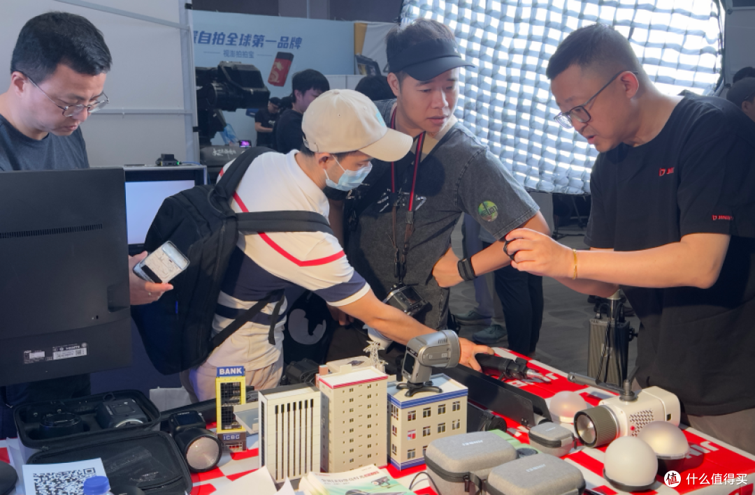 2025“一录同行”广州首站落幕！金贝灯光赋能影视创作新浪潮