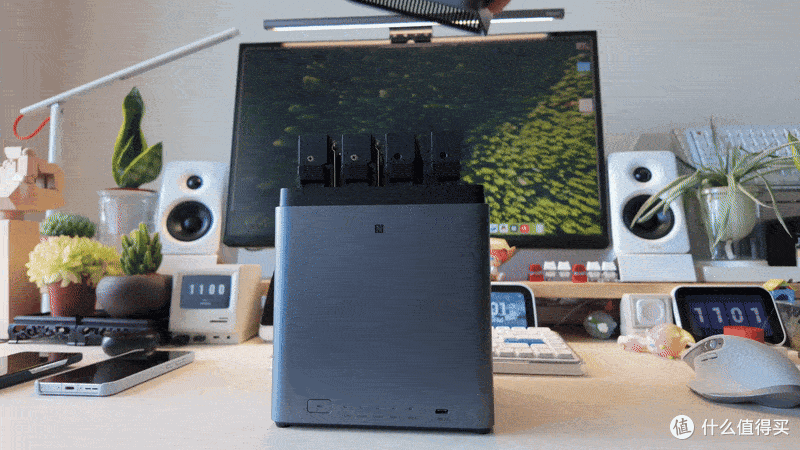 年轻人的第一台四盘位NAS?绿联DH4300 Plus首发深度评测