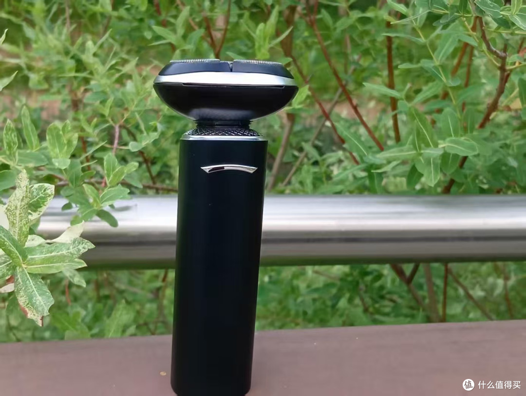 型男必备!德国进口刀片+净剃黑科技,刀过如风不留痕未野MAX测评