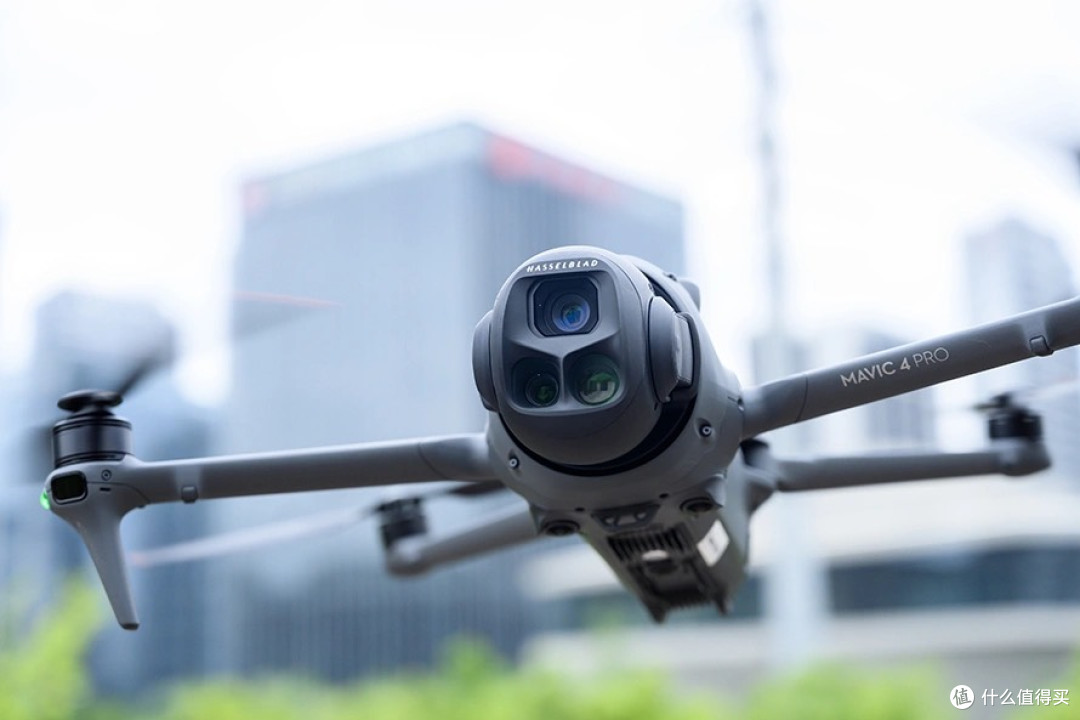 大疆DJI Mavic 4 Pro三摄旗舰发布:重构航拍影像边界,13888元起