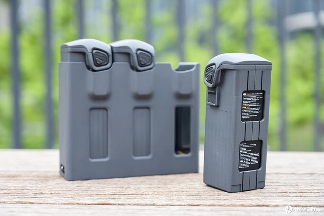 大疆DJI Mavic 4 Pro三摄旗舰发布:重构航拍影像边界,13888元起