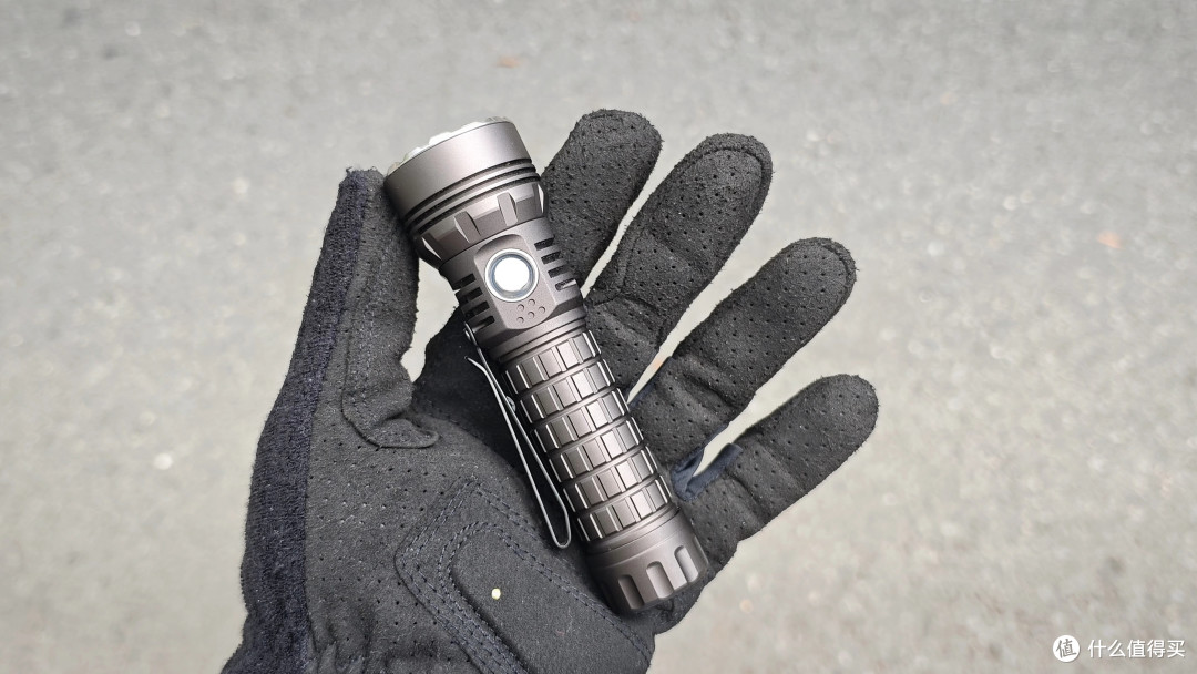在路上X50——全网最小21700远射强光手电评测