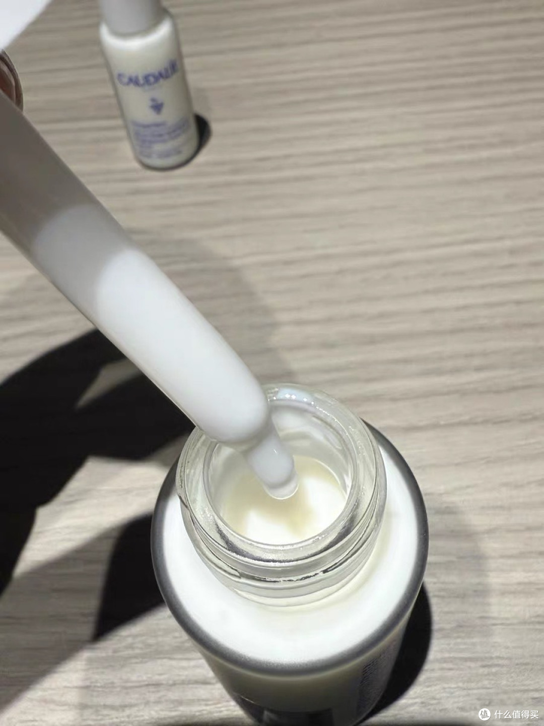 欧缇丽美白精华淡斑小奶瓶：敏感肌的焕白救星
