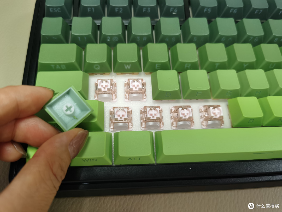 女生给机械键盘换轴的初体验,原来换键盘轴也可以这么快乐