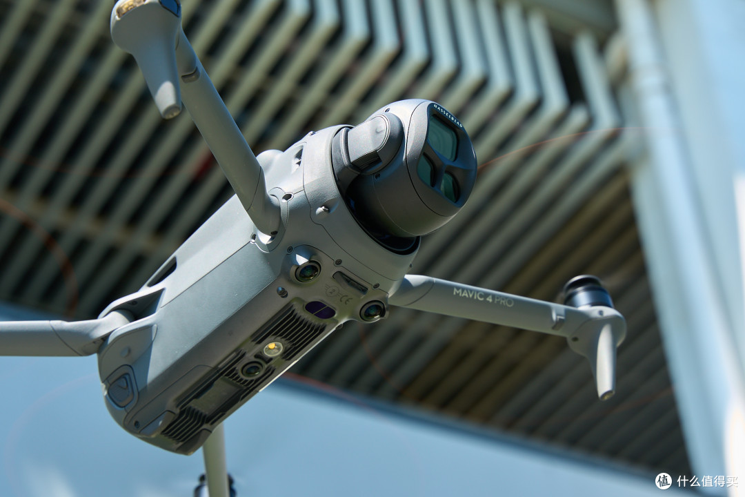 大疆 Mavic 4 Pro 实测:王者级别的影像,无人机战神出道?