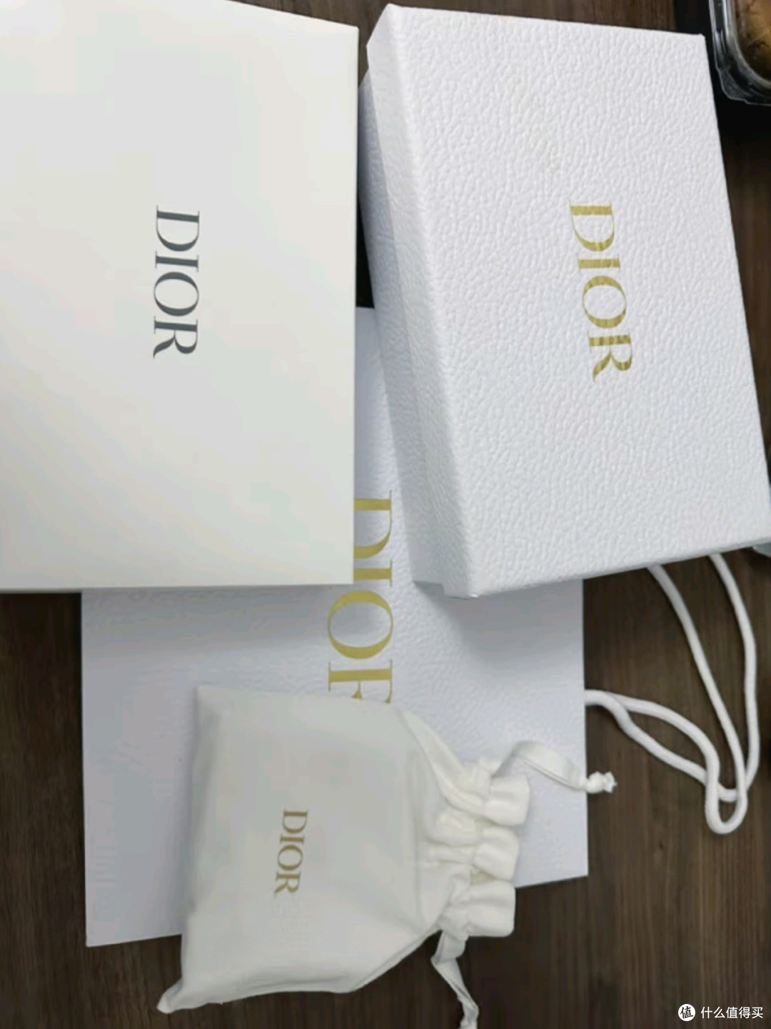 迪奥DIOR烈艳蓝金口红丝绒：献给挚爱的生日礼物与母亲节惊喜