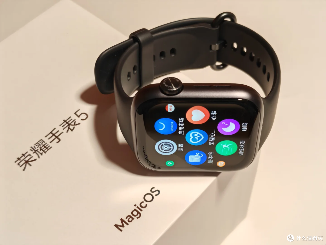 国补加持下的超值之选 —— 荣耀手表 5