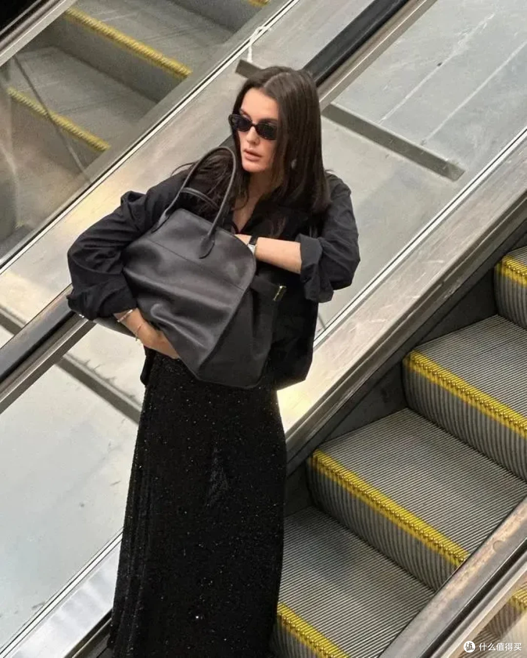背Burberry云淡风轻!为什么女精英都爱松弛感大包?