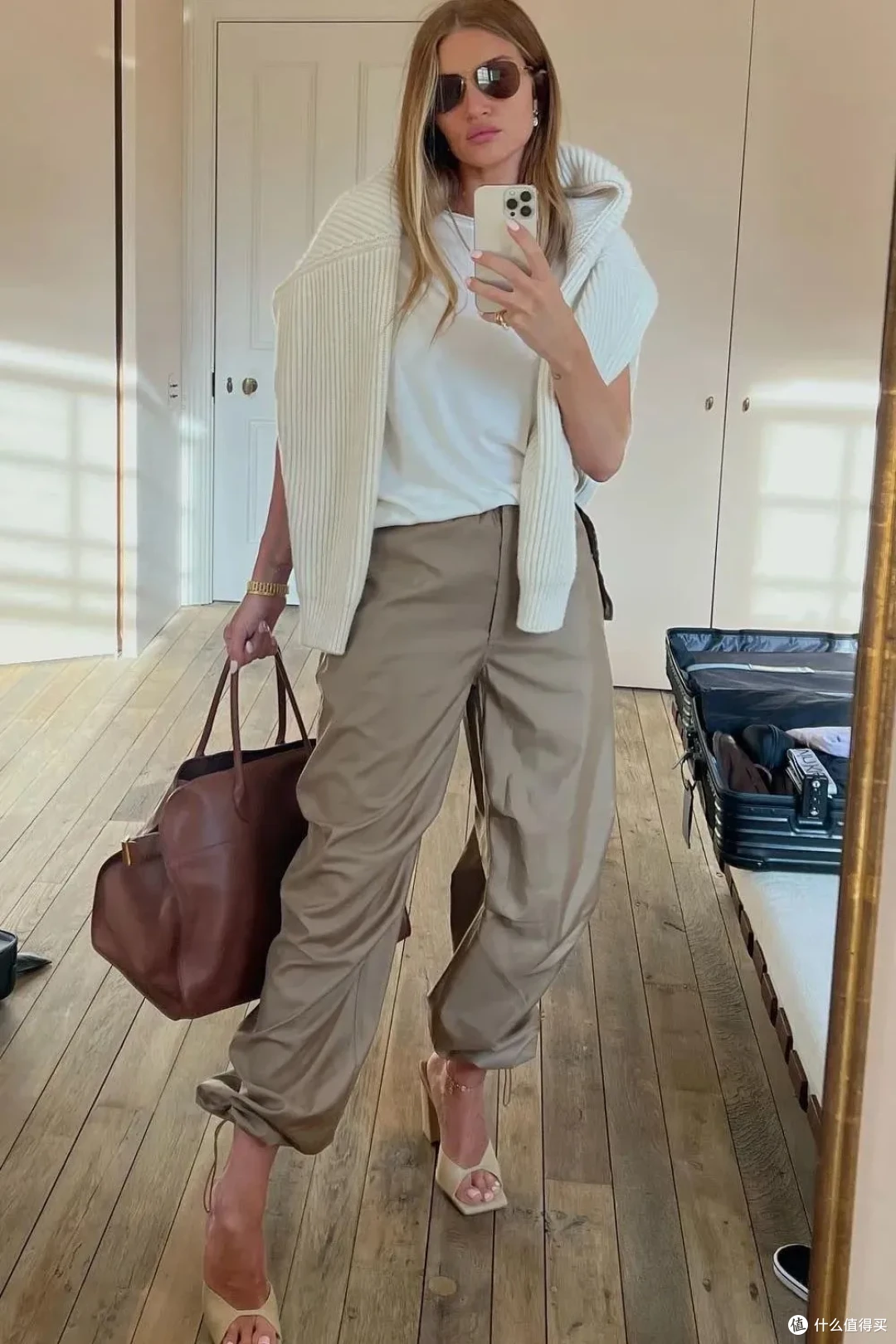 背Burberry云淡风轻!为什么女精英都爱松弛感大包?