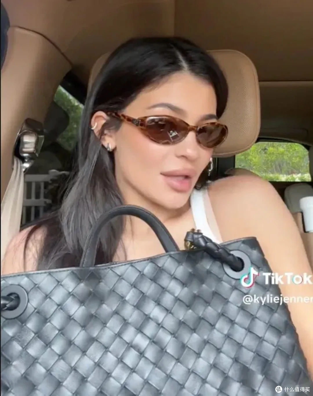 背Burberry云淡风轻!为什么女精英都爱松弛感大包?