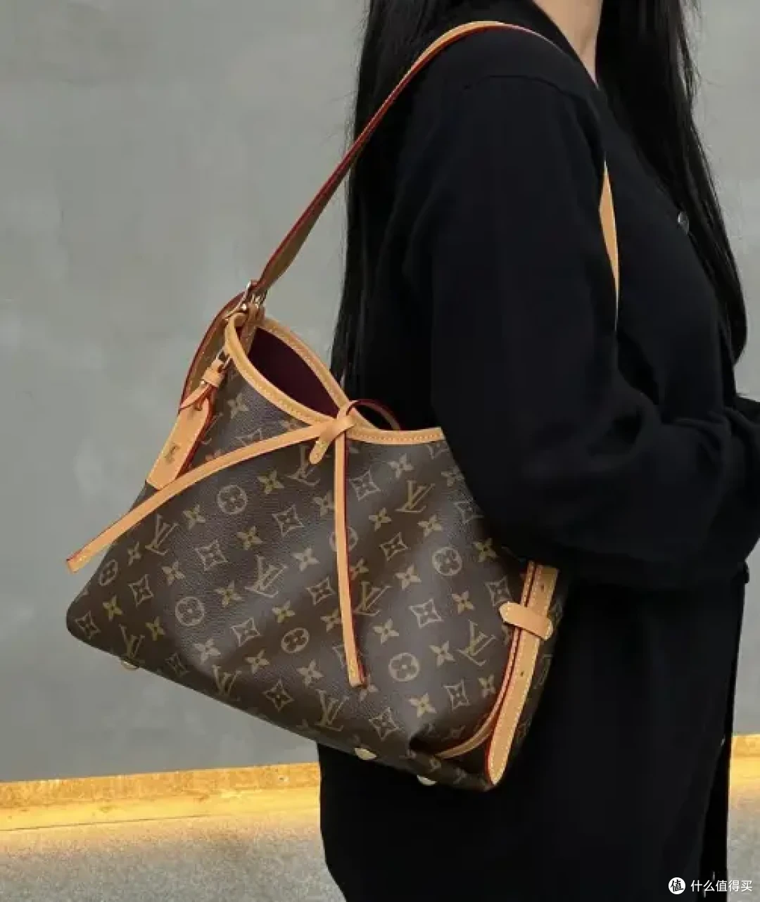 背Burberry云淡风轻!为什么女精英都爱松弛感大包?