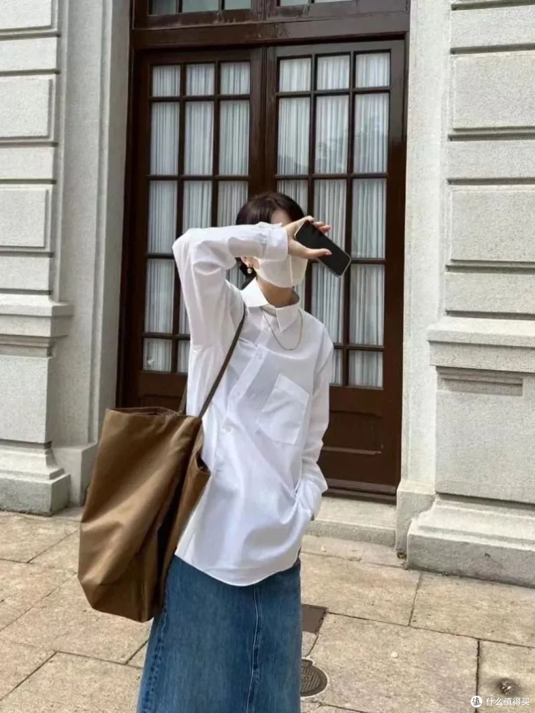 背Burberry云淡风轻!为什么女精英都爱松弛感大包?