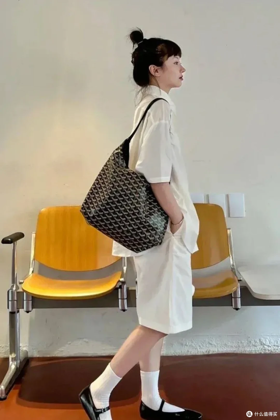 背Burberry云淡风轻!为什么女精英都爱松弛感大包?