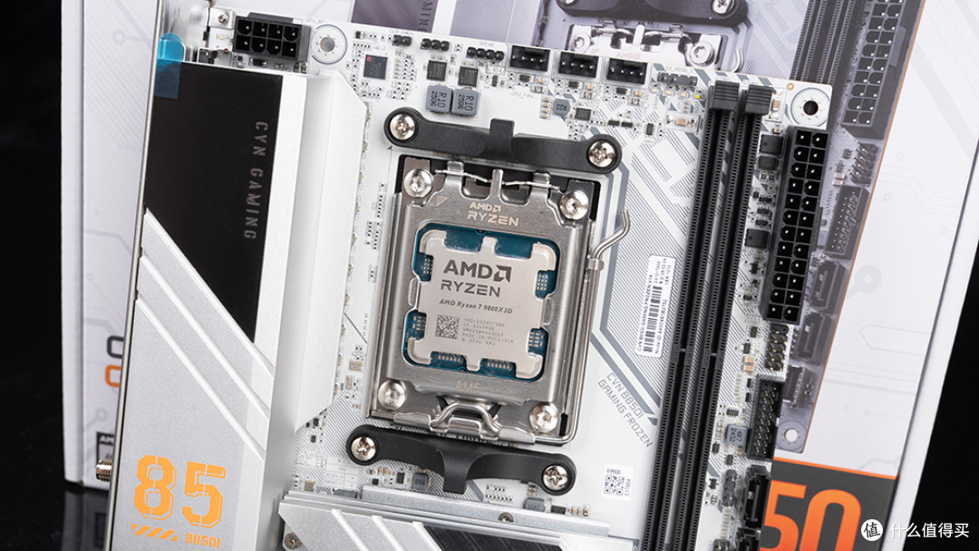 2K全能游戏&纯白无光鱼缸,9800X3D+七彩虹B850I+RTX 5060 Ti装机