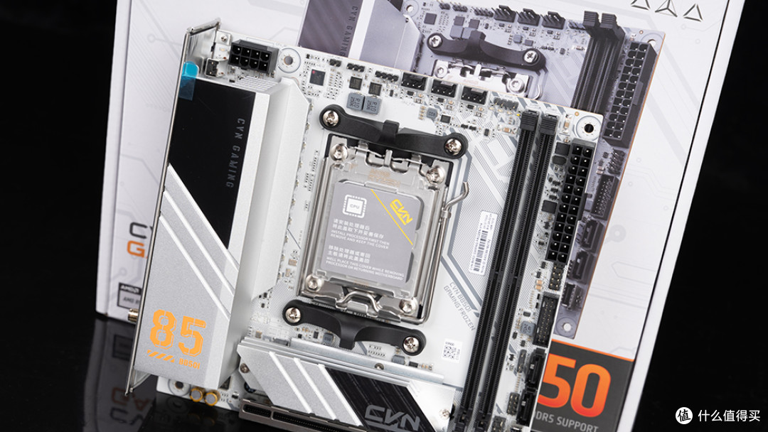 2K全能游戏&纯白无光鱼缸,9800X3D+七彩虹B850I+RTX 5060 Ti装机