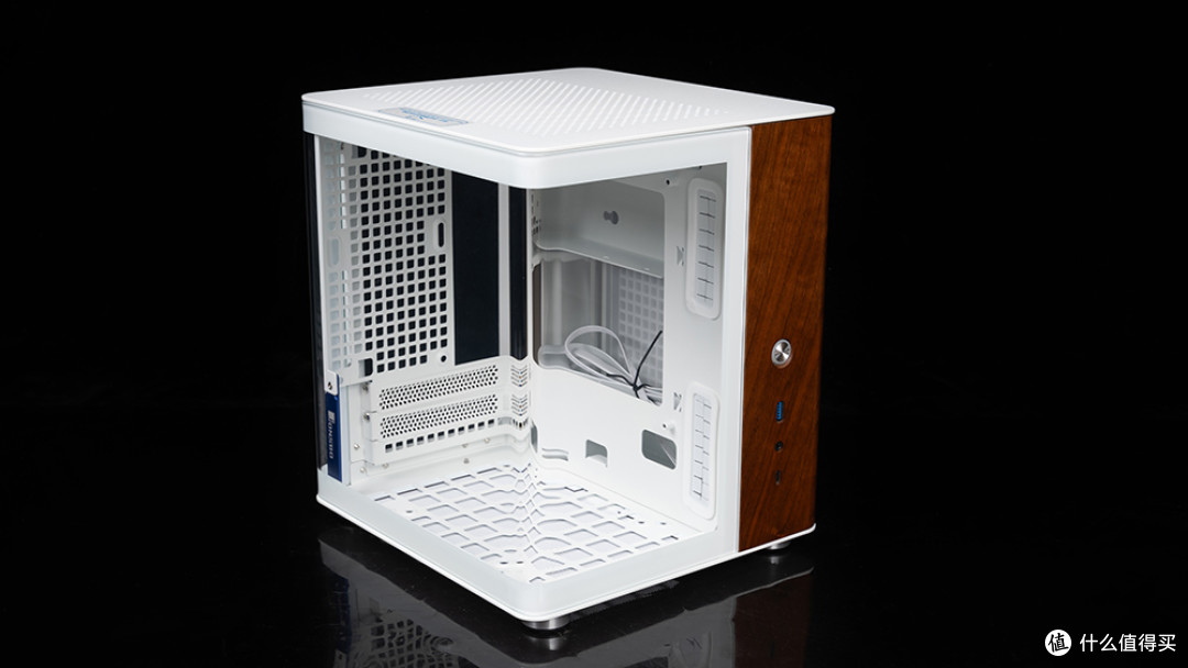 2K全能游戏&纯白无光鱼缸,9800X3D+七彩虹B850I+RTX 5060 Ti装机