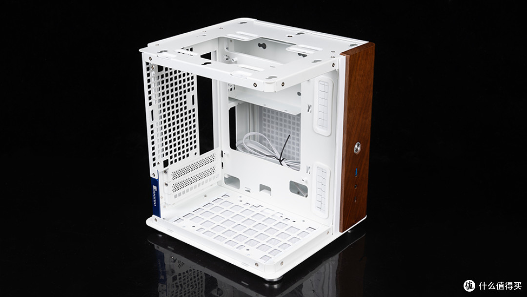 2K全能游戏&纯白无光鱼缸,9800X3D+七彩虹B850I+RTX 5060 Ti装机