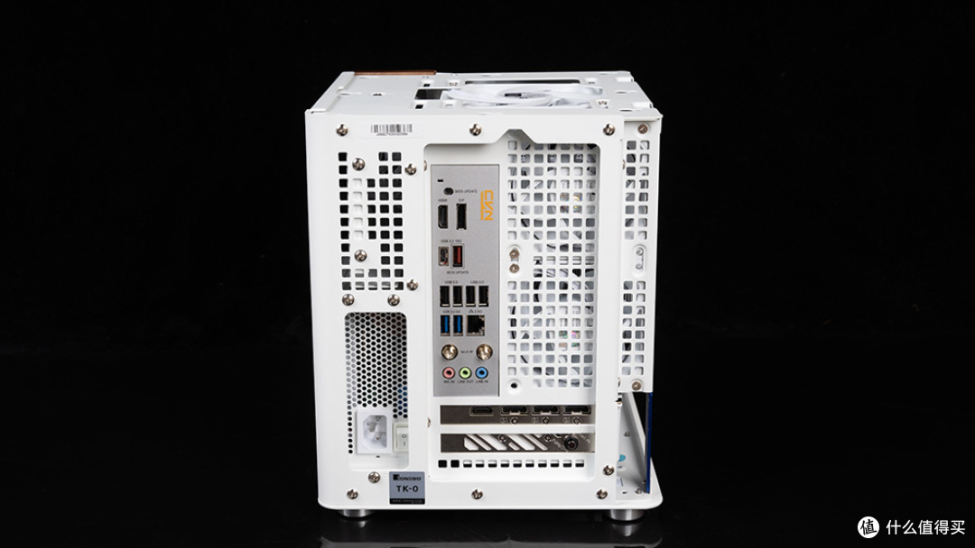 2K全能游戏&纯白无光鱼缸,9800X3D+七彩虹B850I+RTX 5060 Ti装机