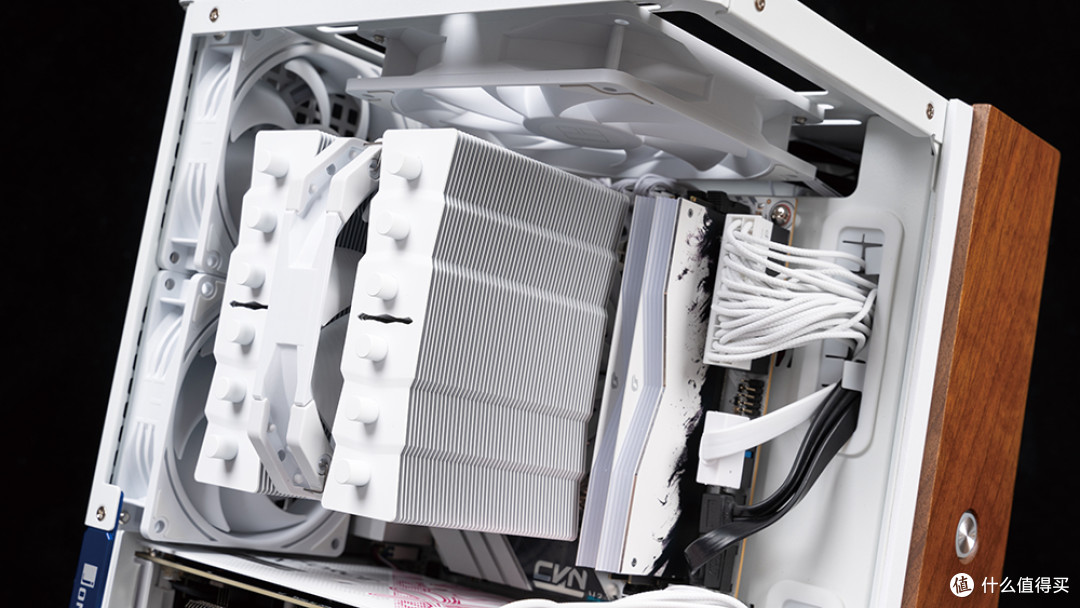 2K全能游戏&纯白无光鱼缸,9800X3D+七彩虹B850I+RTX 5060 Ti装机
