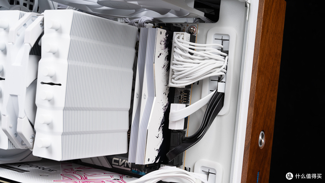 2K全能游戏&纯白无光鱼缸,9800X3D+七彩虹B850I+RTX 5060 Ti装机
