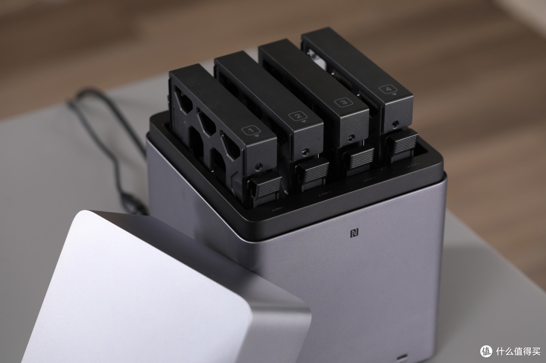 绿联NAS推出新品,千元级4盘位NAS DH4300 Plus