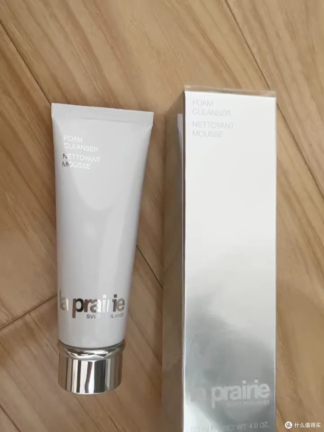 莱珀妮柔润泡沫洁面膏:奢华净透清洁,细腻卸妆体验