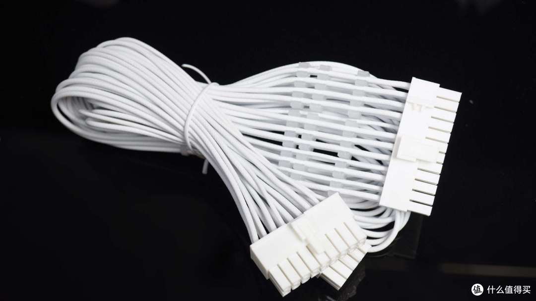 纯白甚至白金!艾湃电竞GTR750MW V2全模组电源