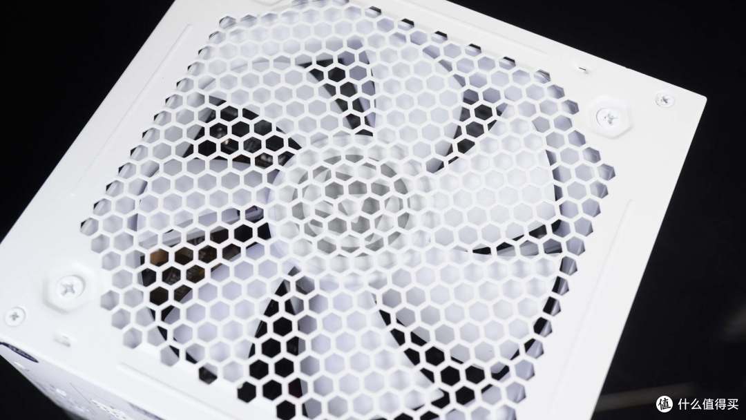 纯白甚至白金!艾湃电竞GTR750MW V2全模组电源