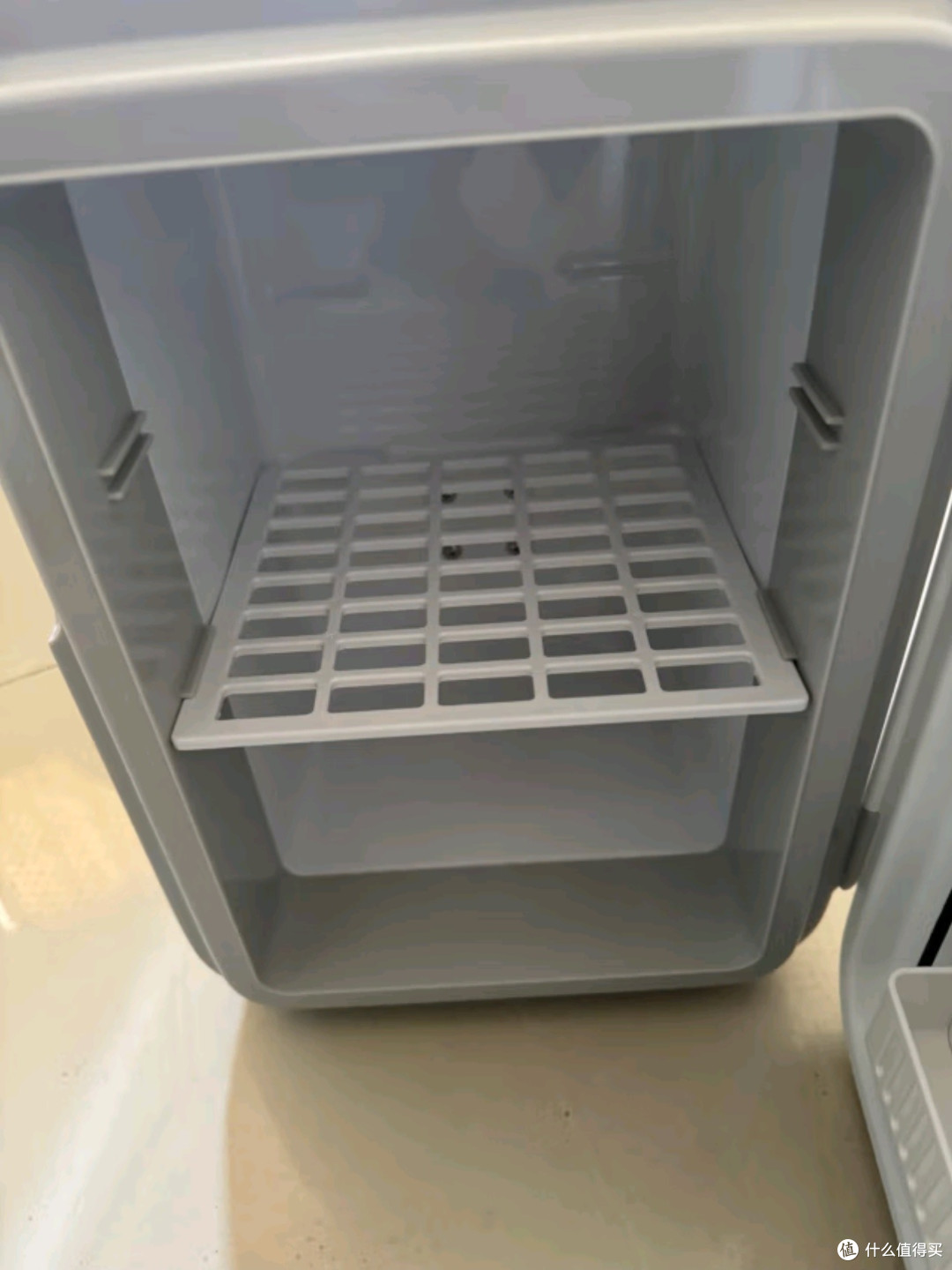 美的10L迷你车载冰箱评测：母婴冷暖+车家两用，国家补贴