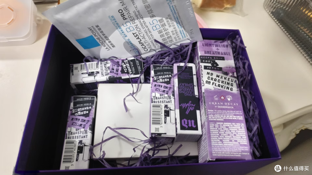 听劝!UrbanDecay 紫瓶喷雾,底妆焊脸的秘密武器!